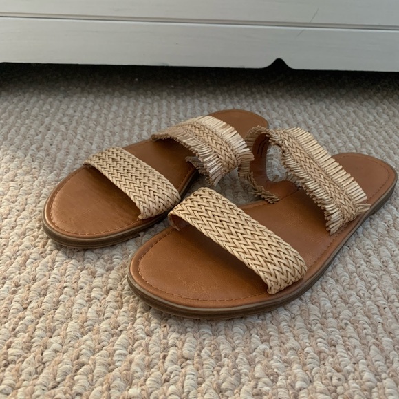 Universal Thread Sandals - Picture 3 of 10
